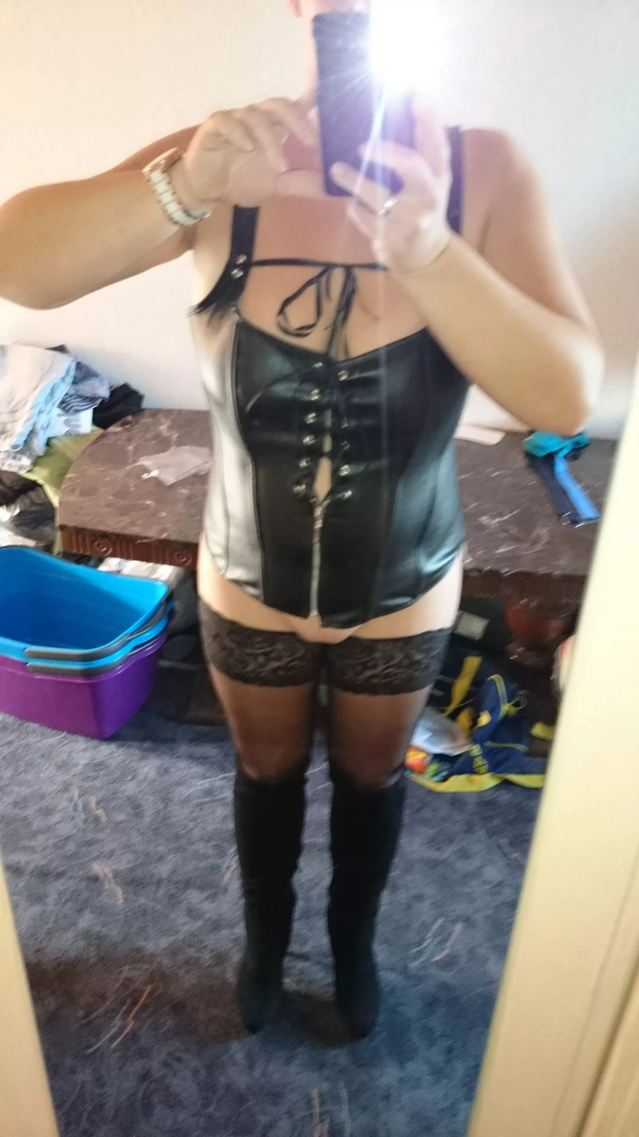 [F45] Hey I'm a housewife with a little more on her hips hope I like you