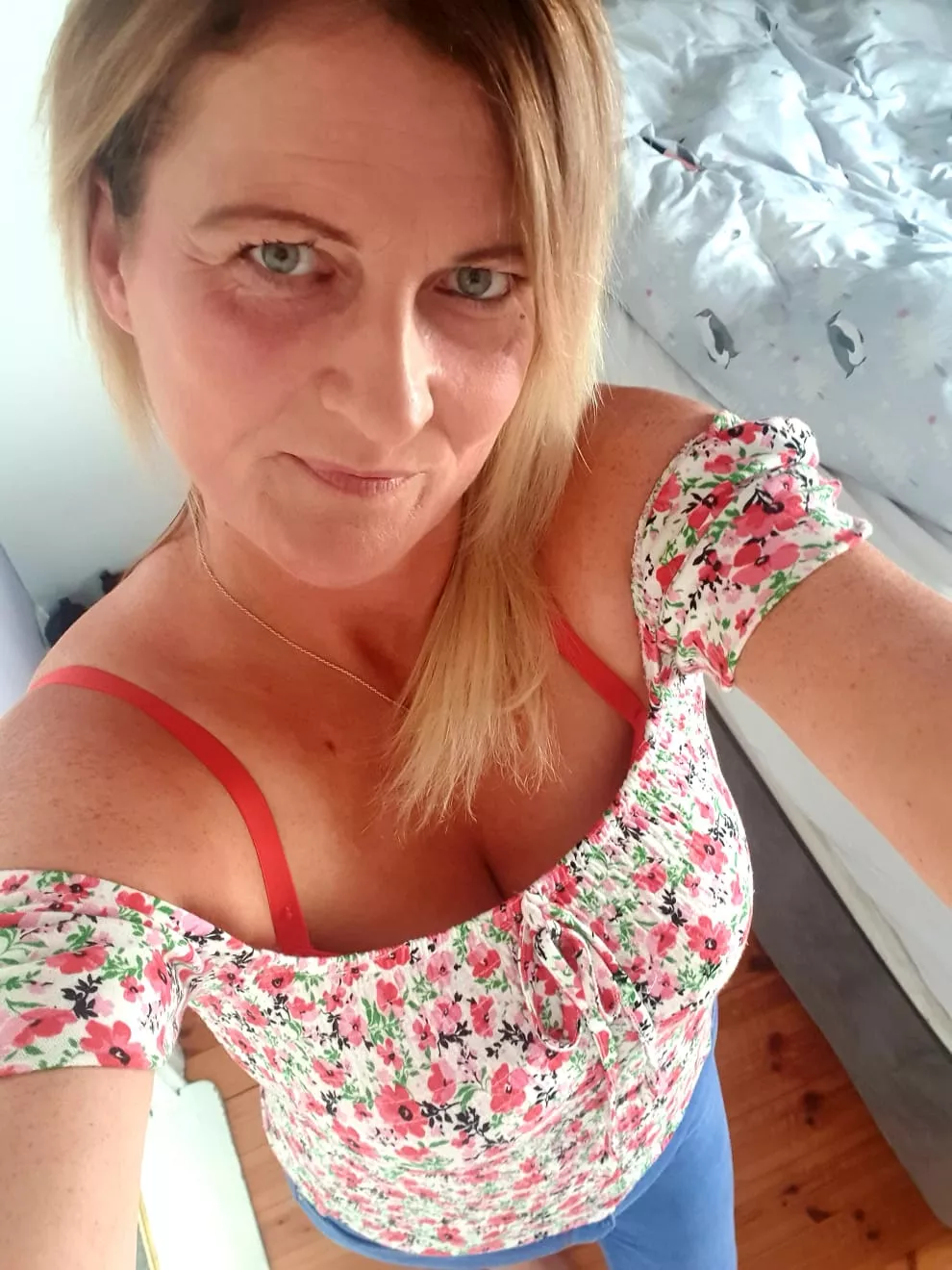 F45 would you fuck my wife?