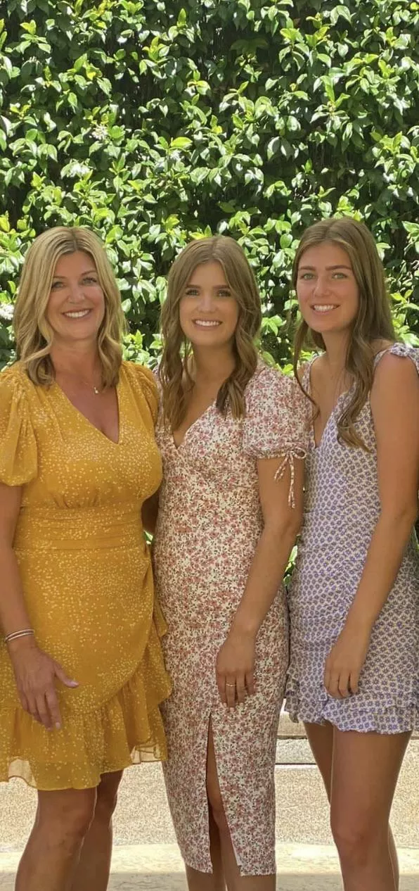 Family Ties. Mother and her daughters.