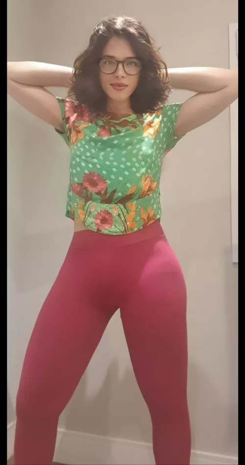 (fansly:princessluizabr) let's get of this bed and do some exercises, sweetie! 😘