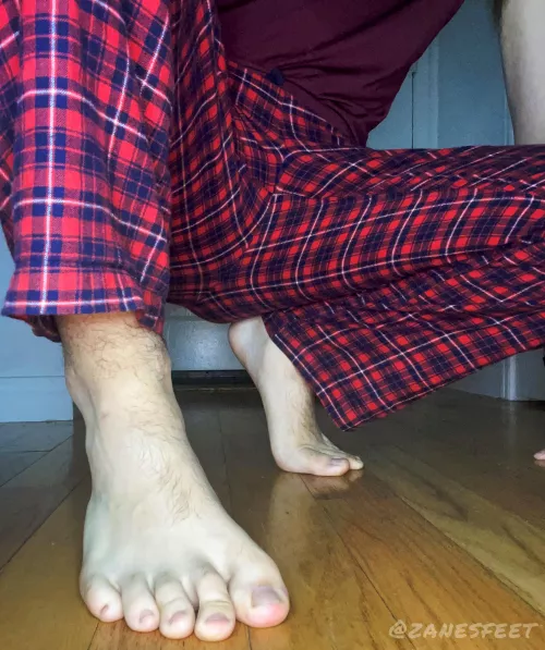 Feet ready to be cleaned before bed💖