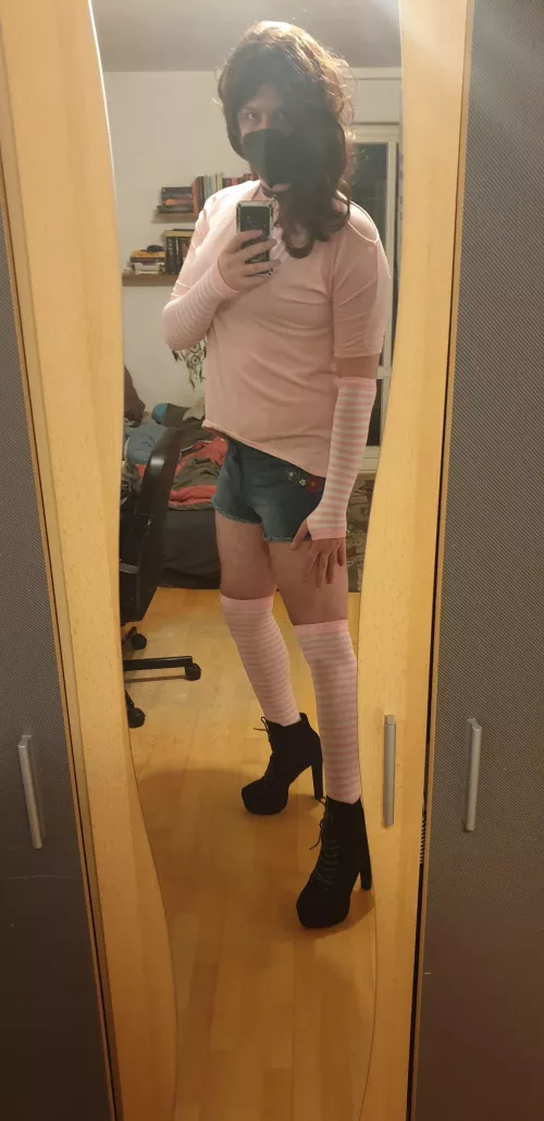 Finally dressed up again, need cock :P