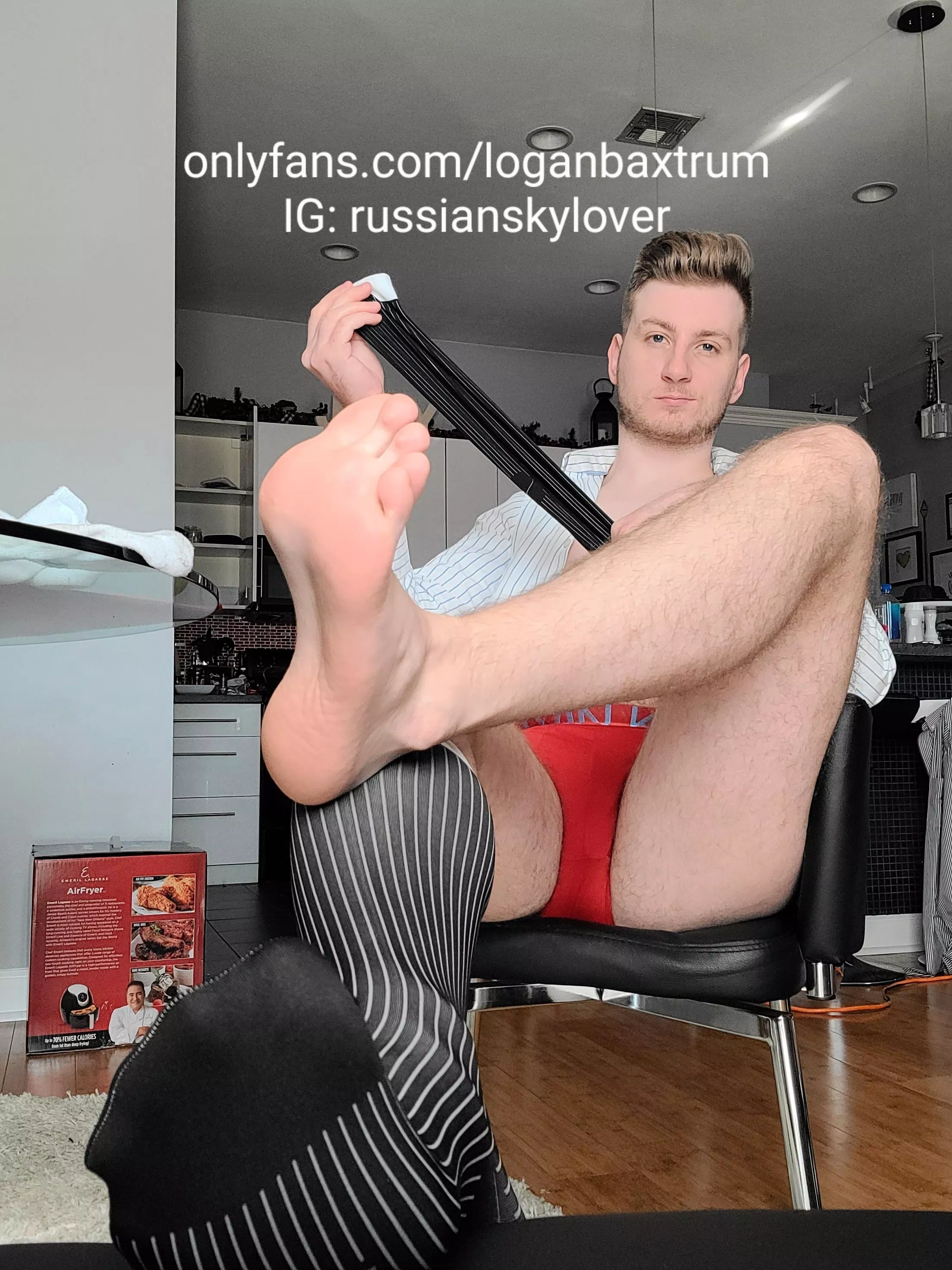 Finally it's Friday. Who wants to service these feet?