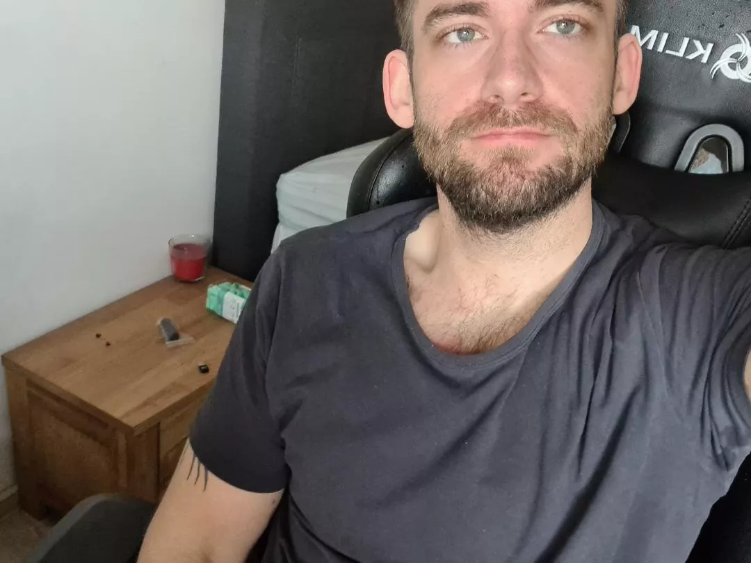 first facepic here, hello guys 😊