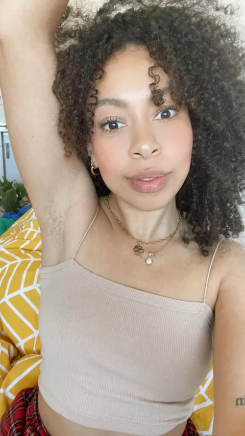 First time im showing my pits. Haven’t shaved for a few days