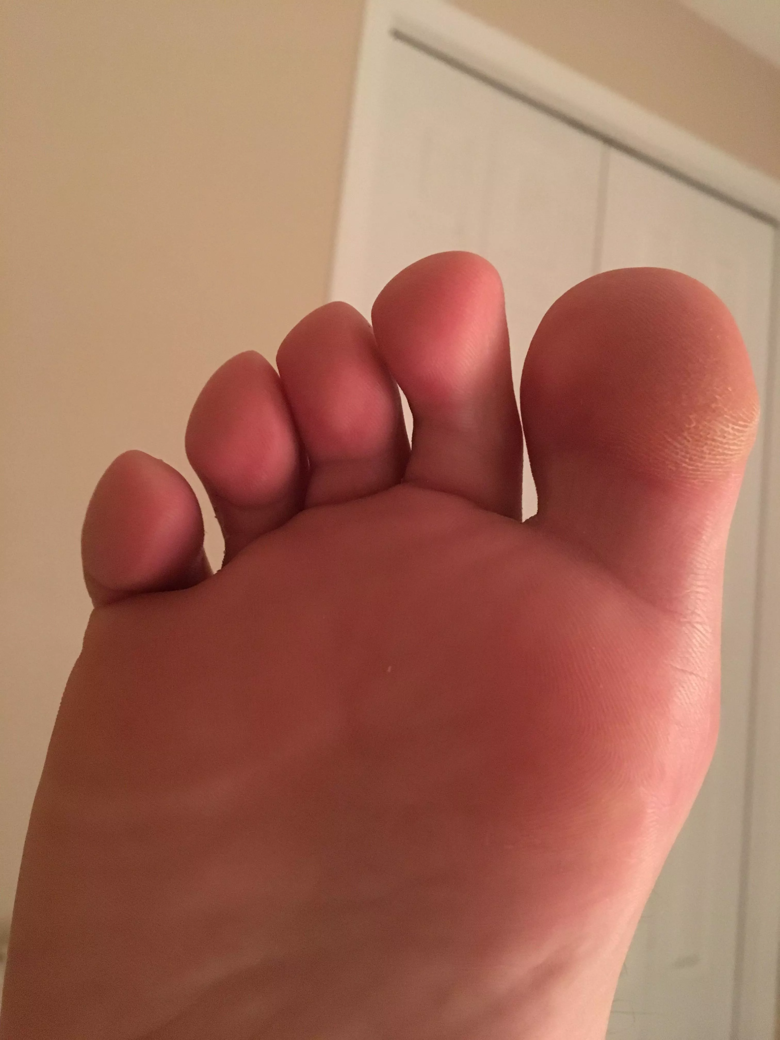 First time posting! Do you like my cute toes?