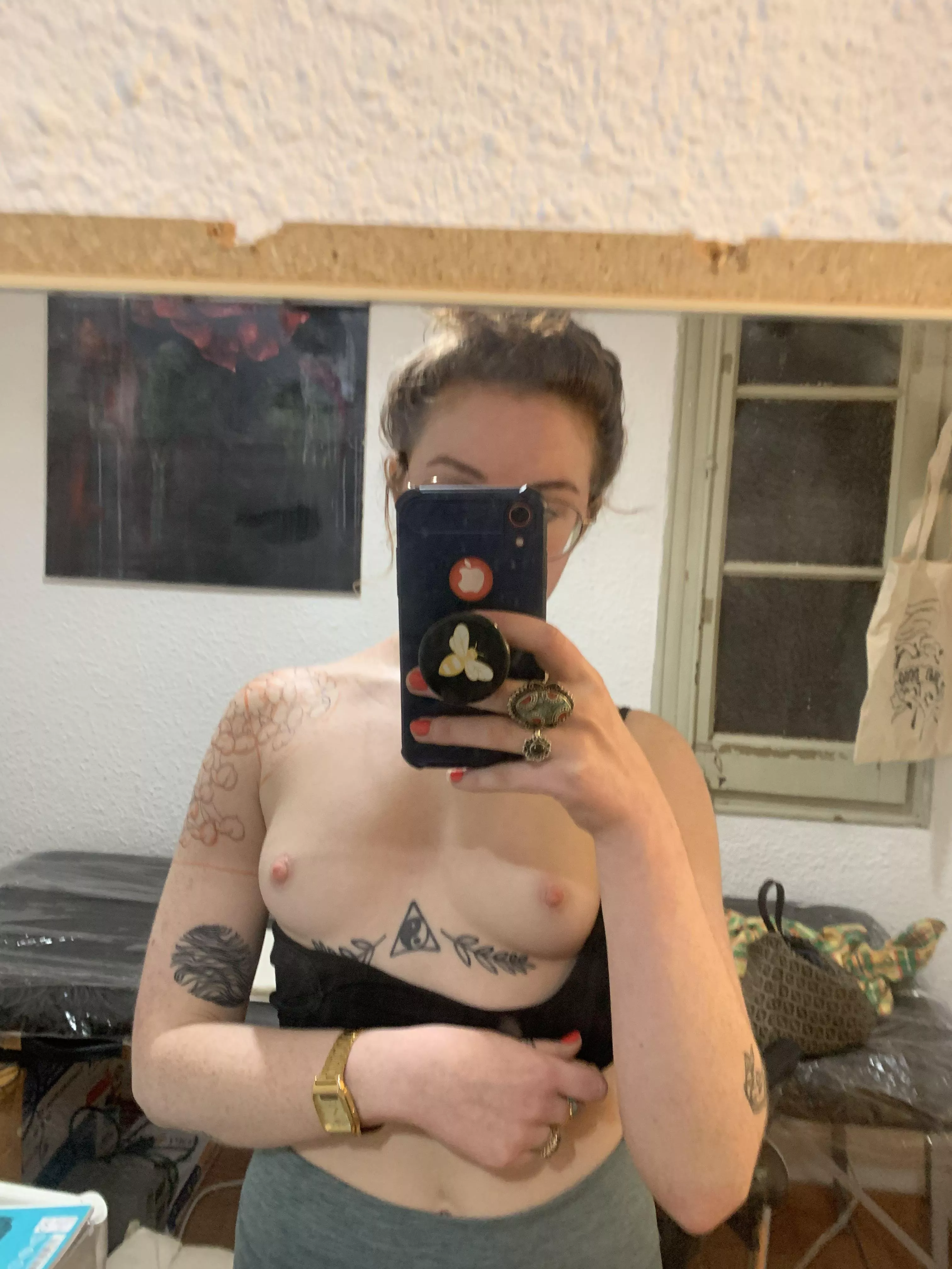 Flashing in the tattoo studio