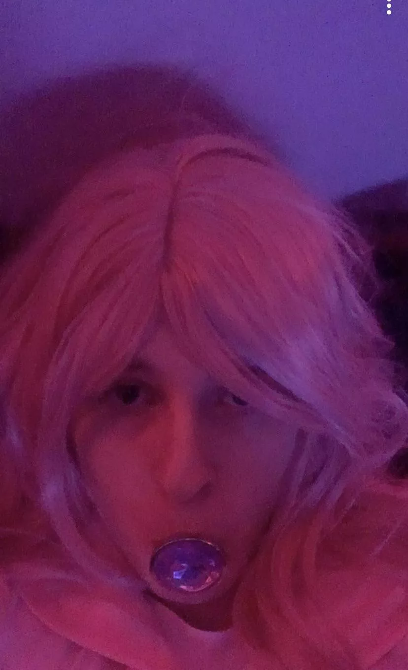 Forced to show face for a week on here hopefully no one I know sees this lol