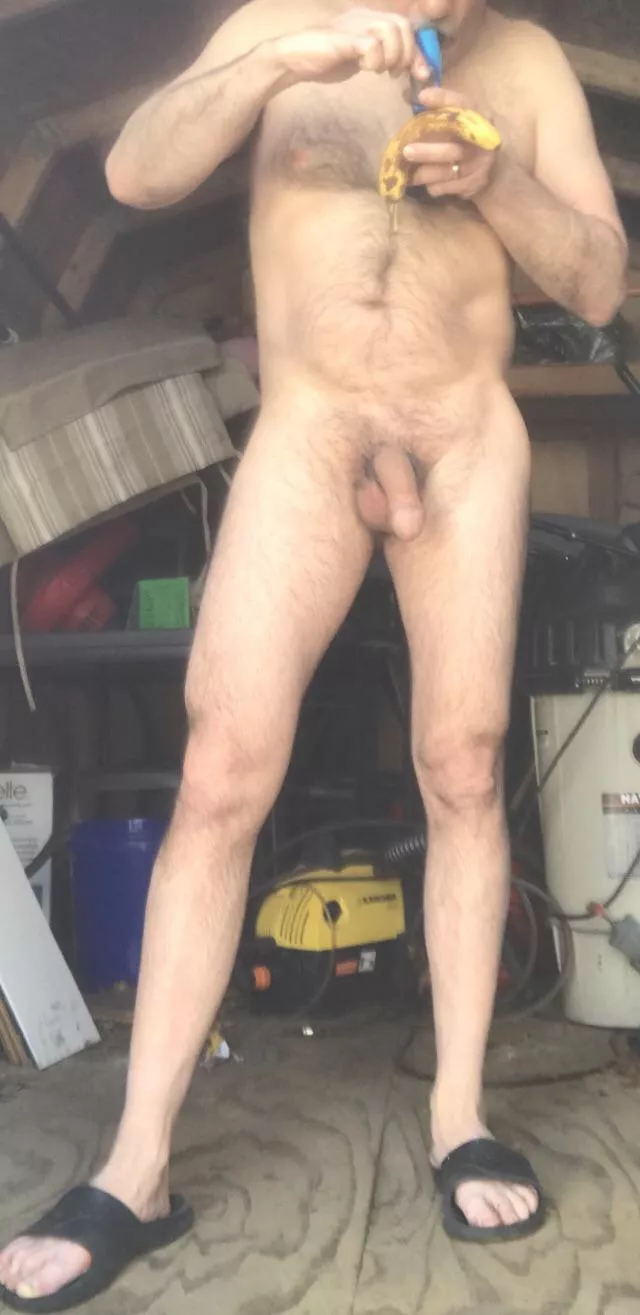 Getting (m)y high on before I get to the yard work🤘💚