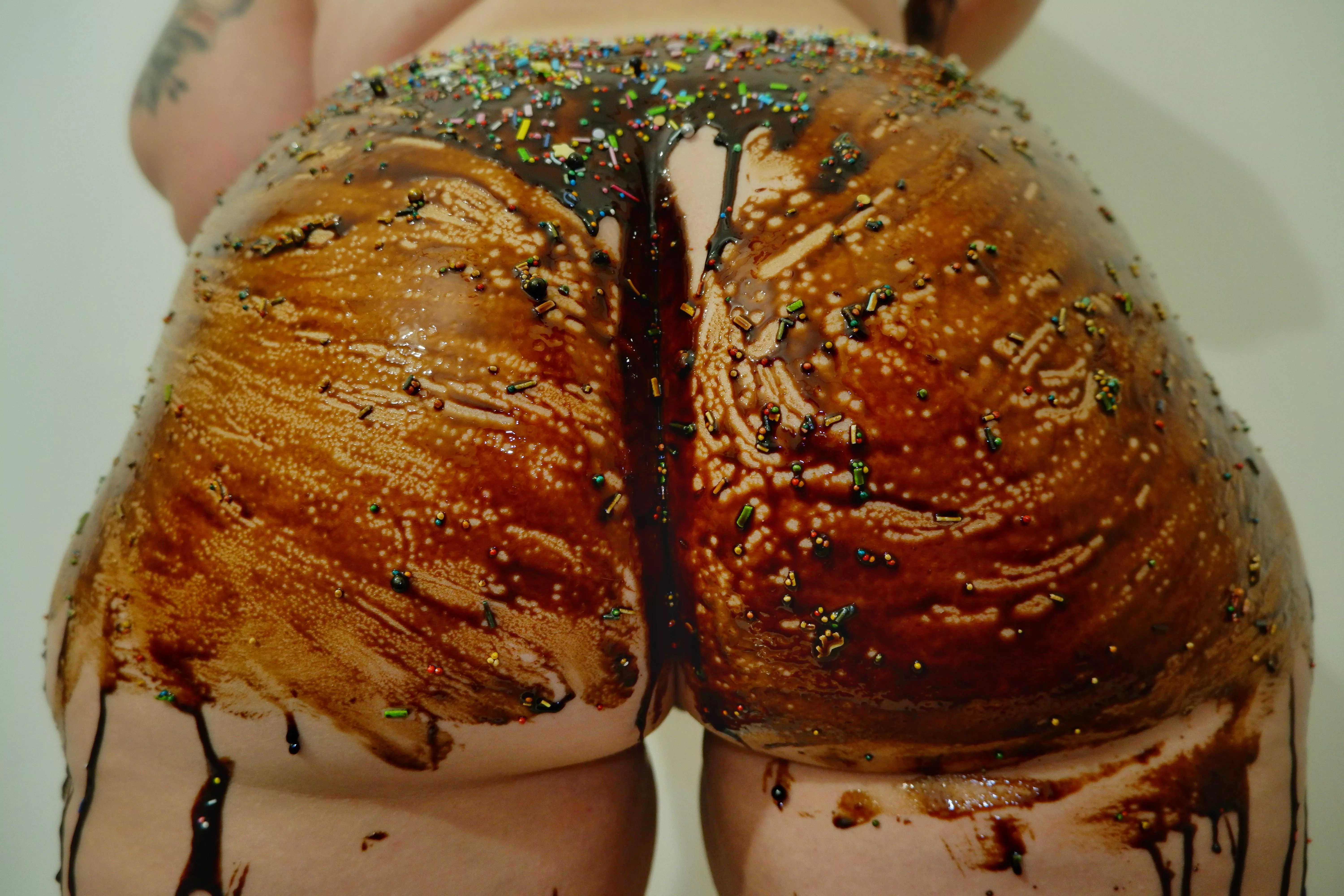 getting sticky messy 🍯🍑