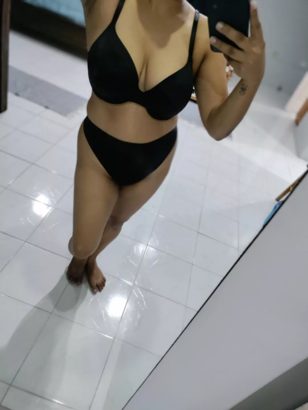 Girls night out! [F]