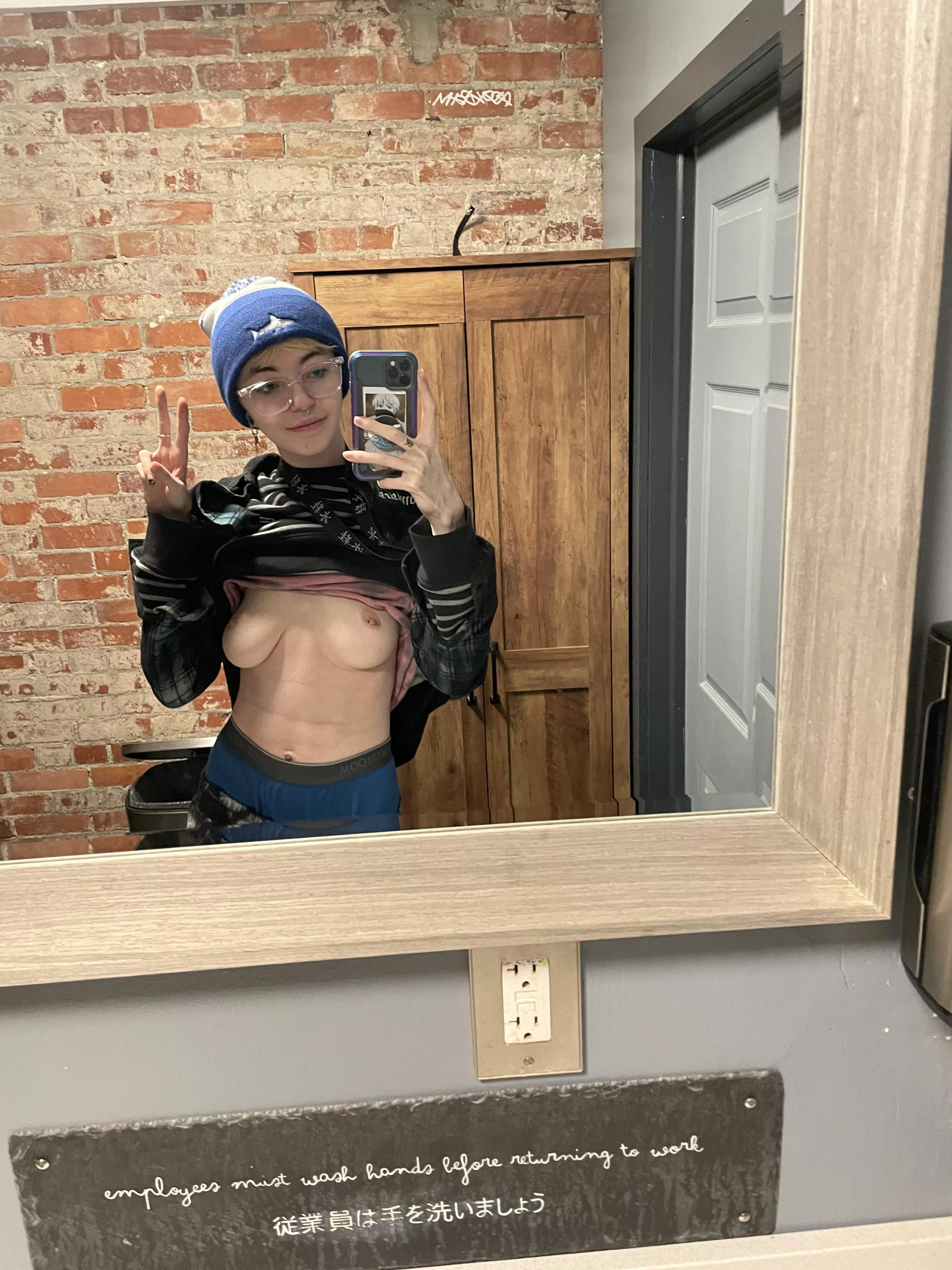 Glad it’s the weekend🖤