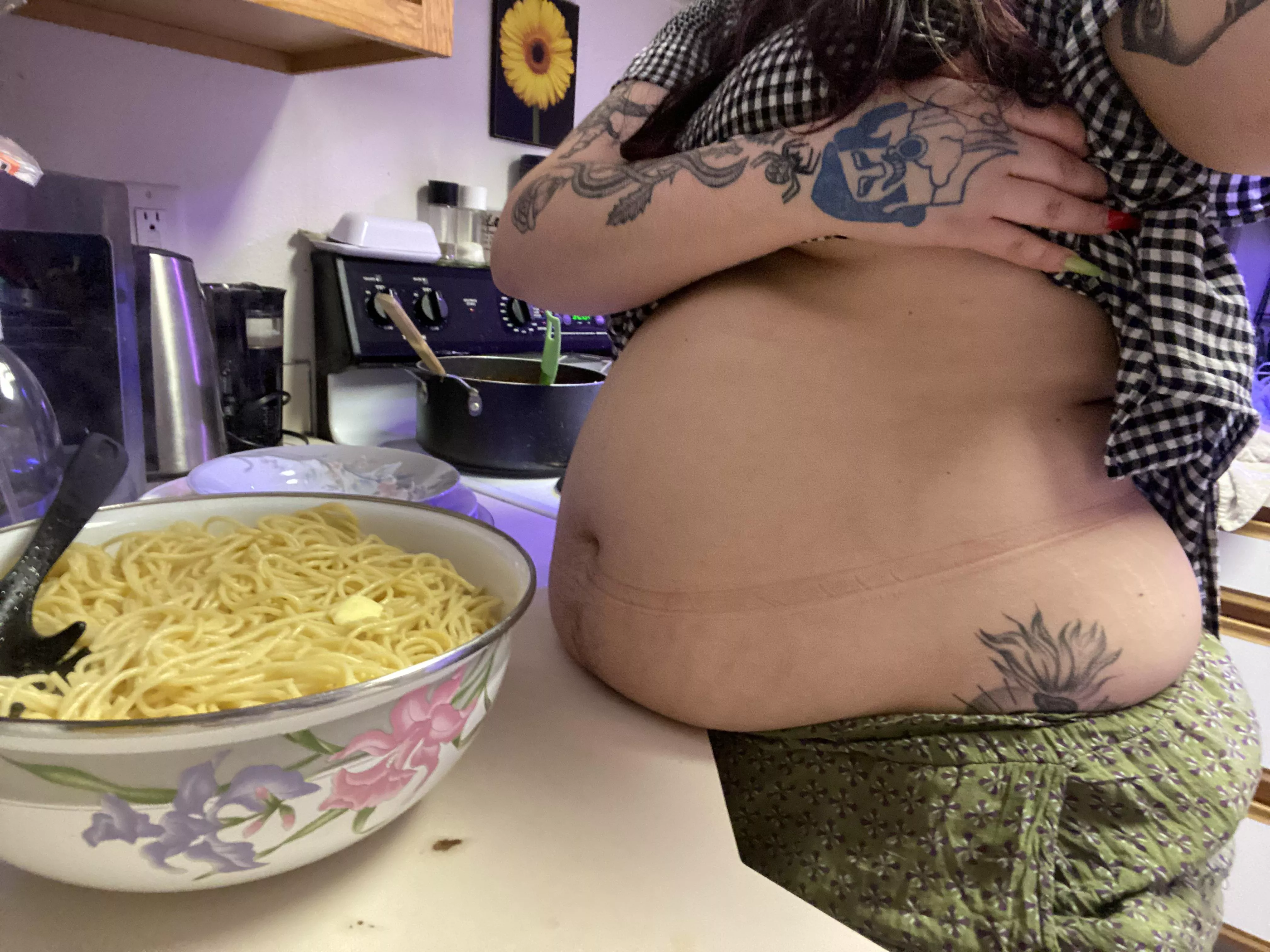 gonna be even huger after this stuffing 😵‍💫🤤😱🤰🏻 [OC] [24]
