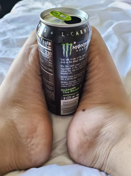 good morning 🌞 come lick monster off my feet 👅