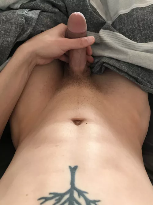 Good morning I hope u all slept well, my body got sunkissed in the morning and my dick drippt a bit [21]