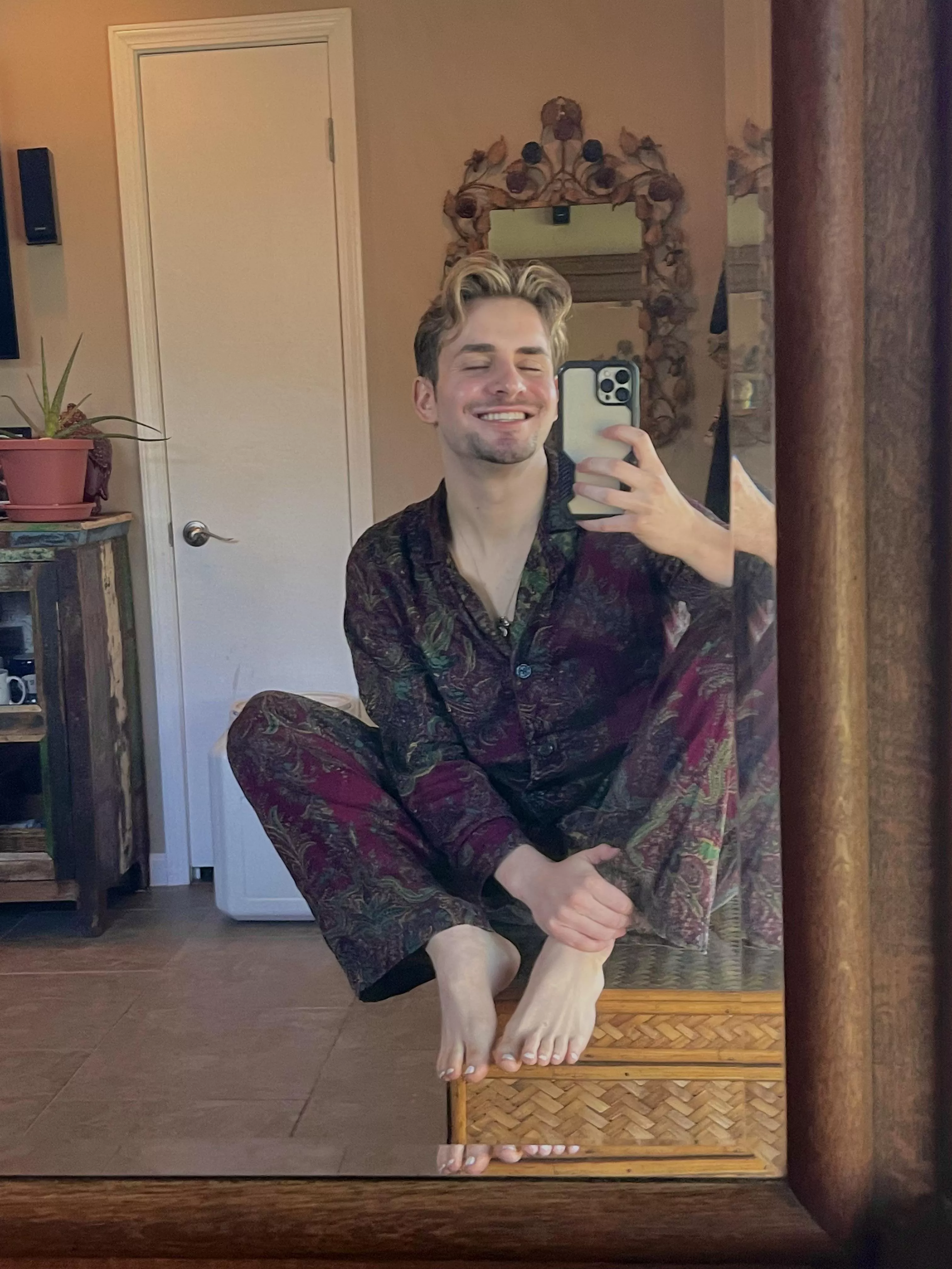 Good morning Reddit I just wanted to show off my matching PJs☺️