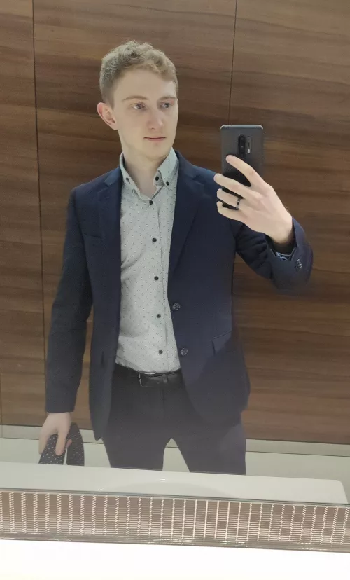 Got my presentation suit on, and ready to blow some minds with these slides 🤓📊