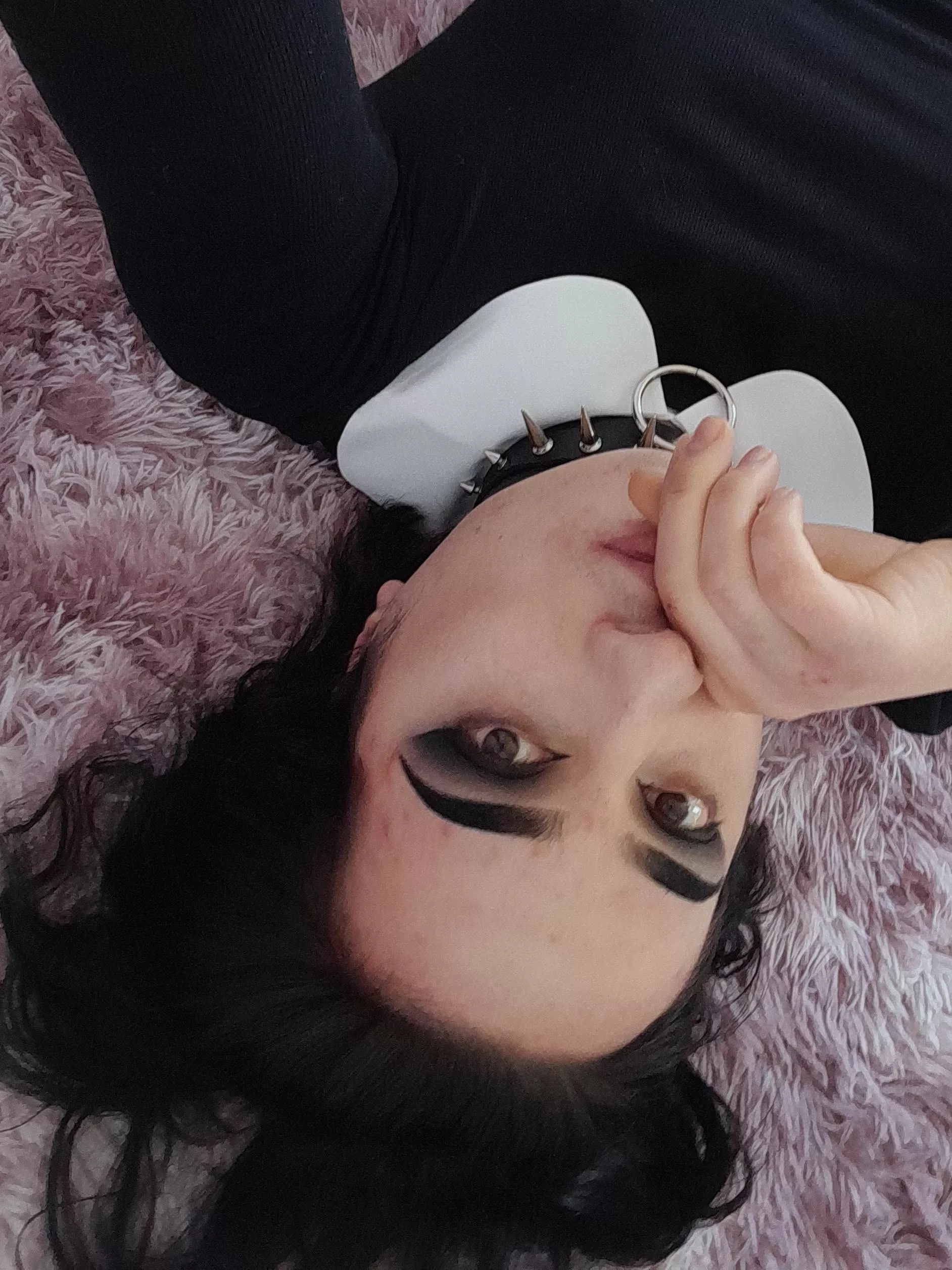 Goth-Bitch with tight holes 🖤