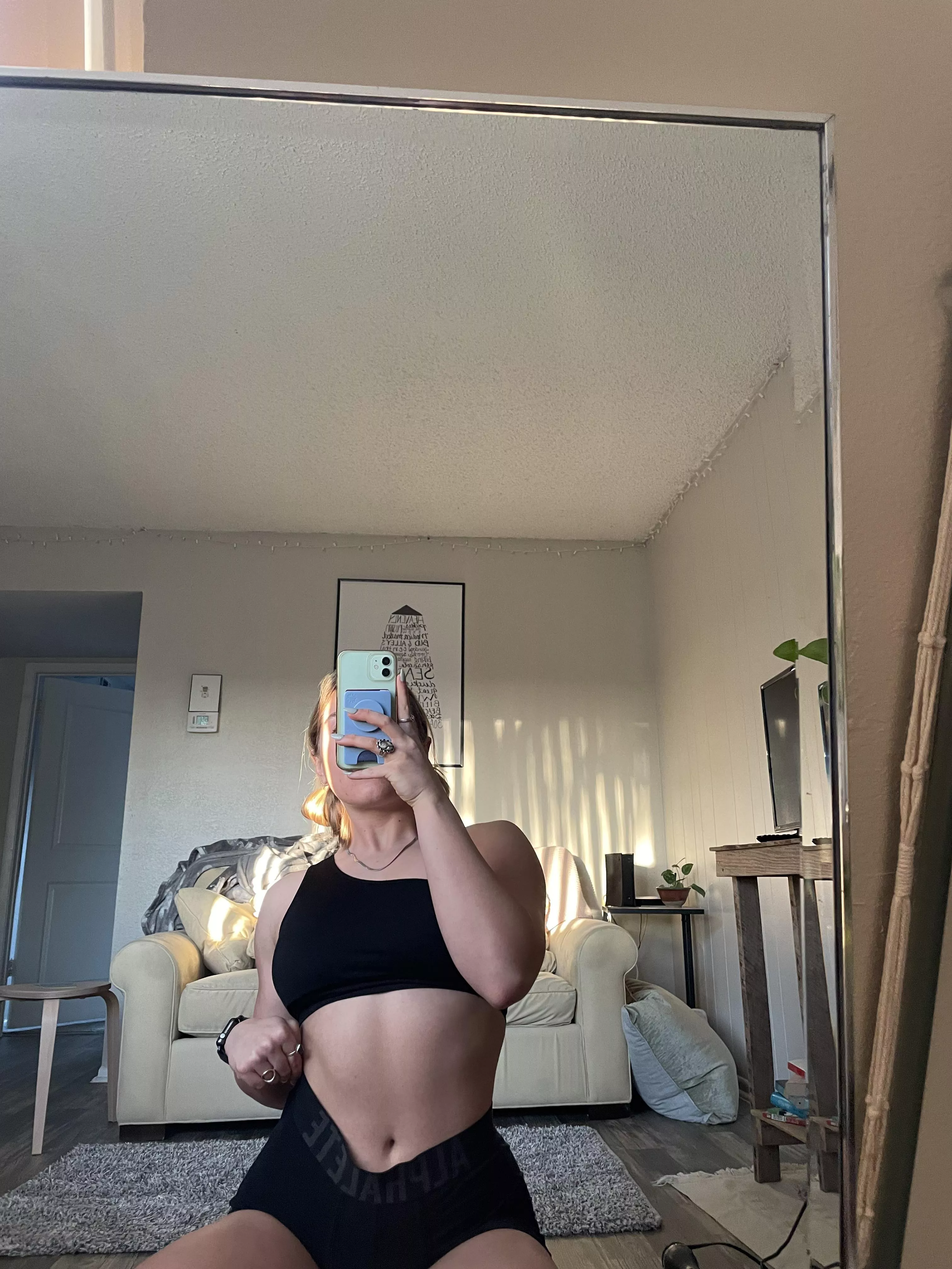 gym bunny vibes 🐰 come see my full nudies for just $5 !!