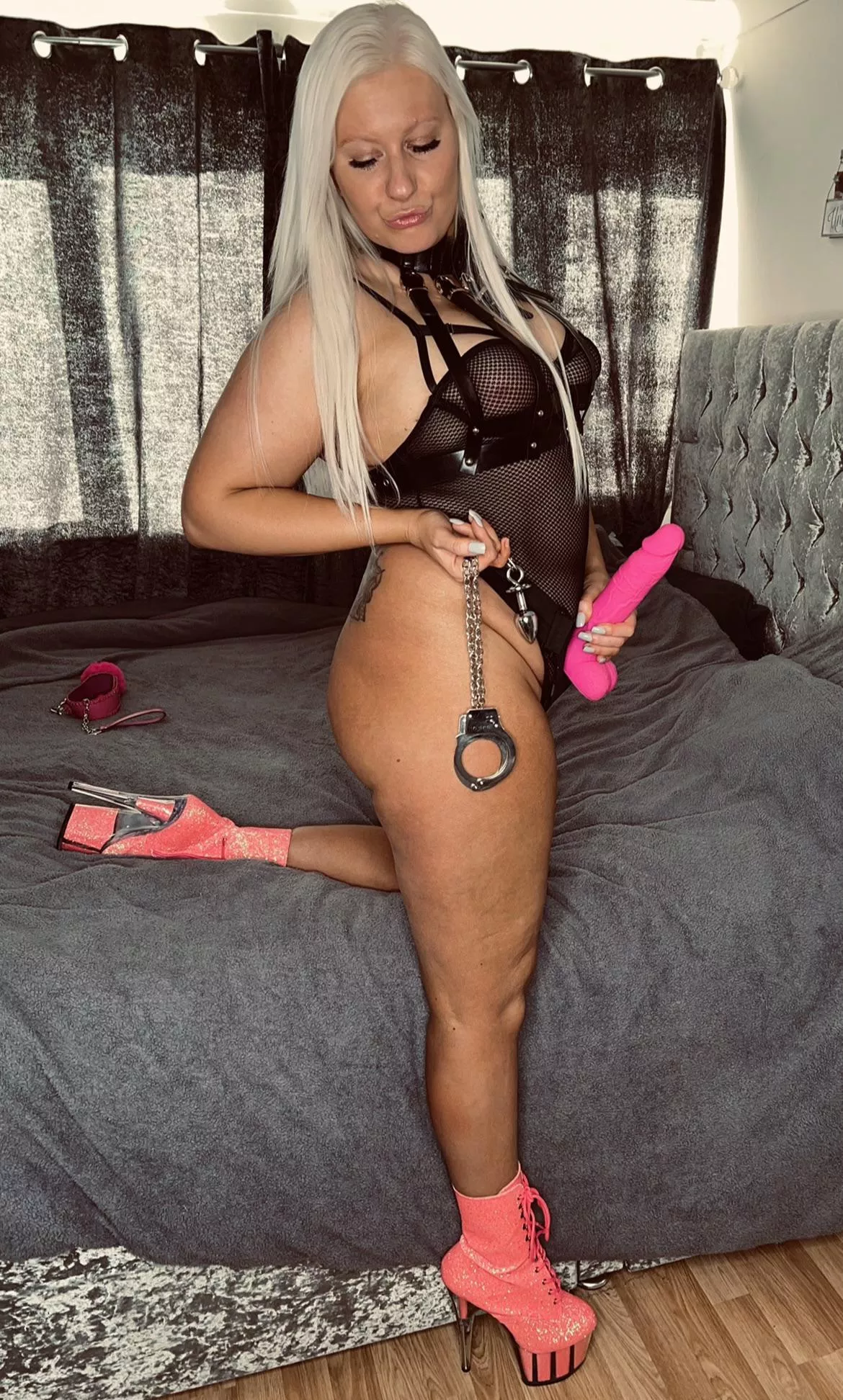 Hands behind your back, face down and ass up, that’s how mistress likes to see your vulnerable little boi pussy