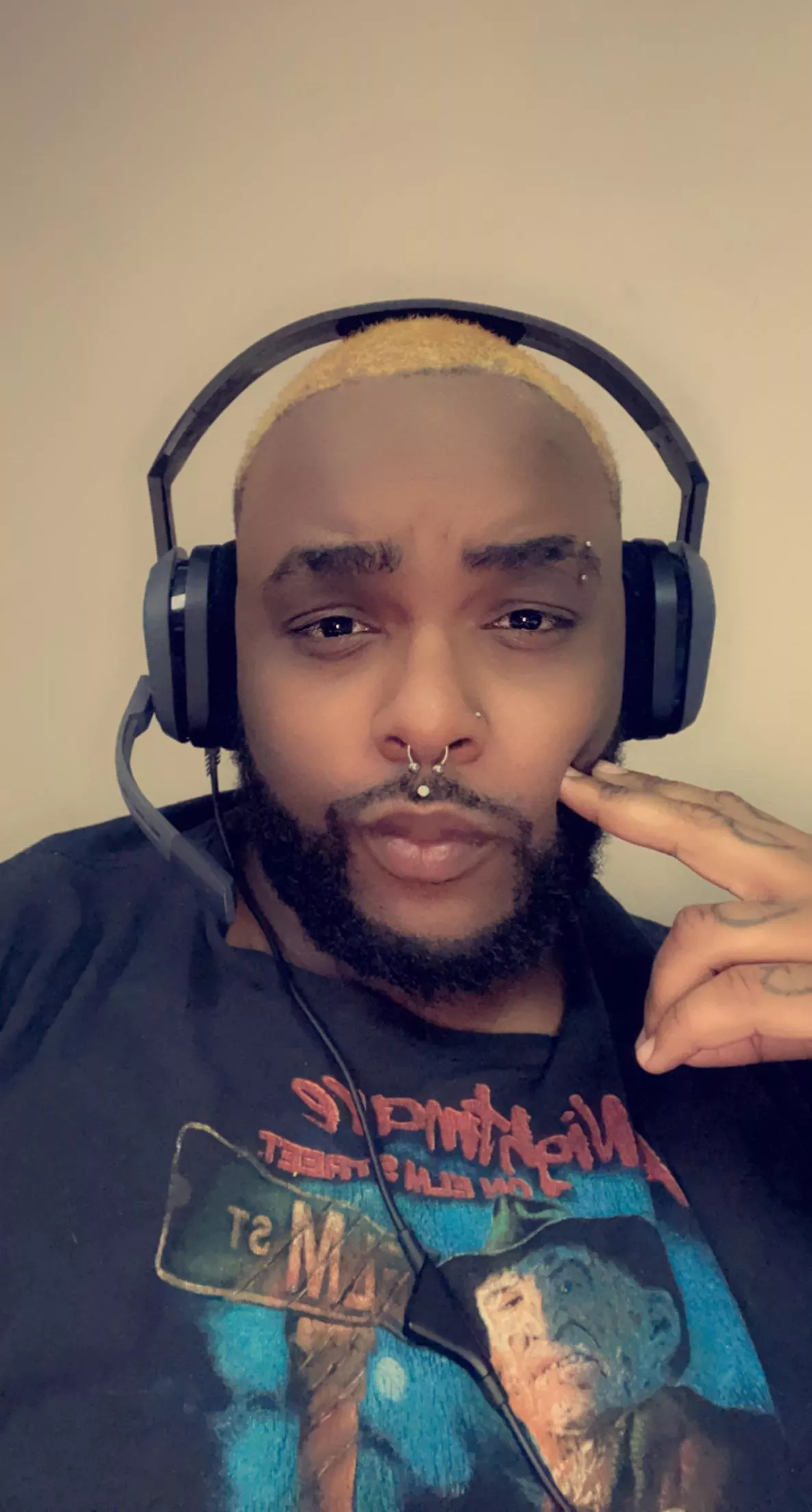 Hanging out watching twitch and gaming all night! Hmu if ya bored 😋