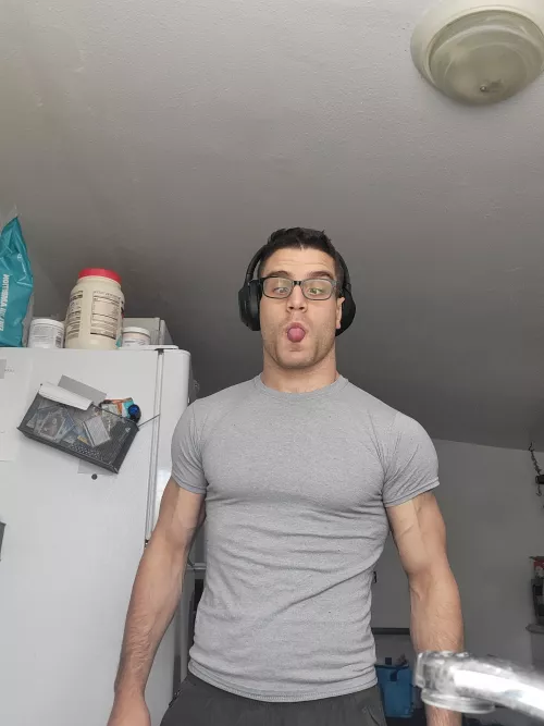 Happy Friday, you silly gooses. Geese? Whatever. Lol