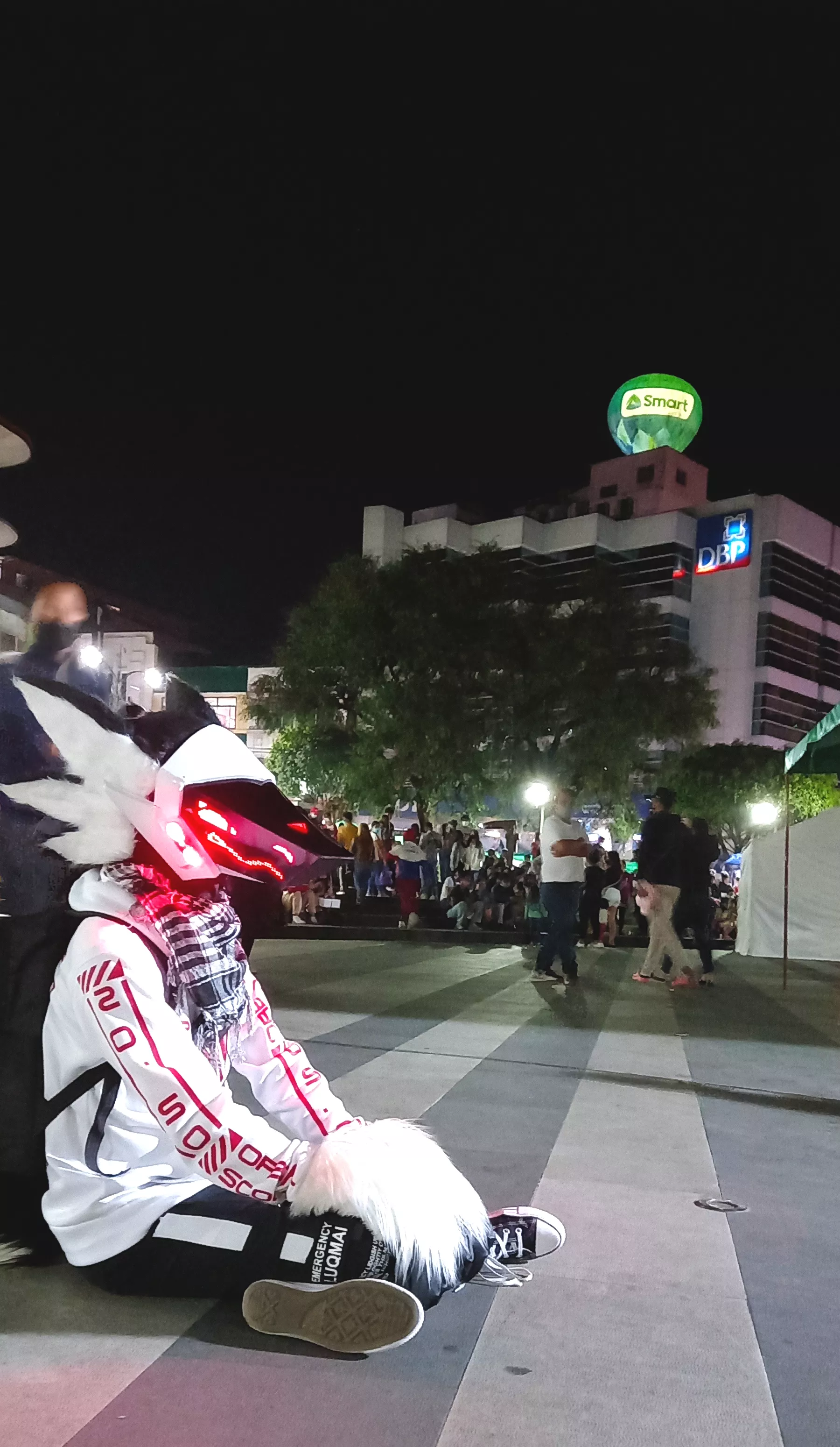 Happy Fursuit Friday ya'll! much love & may you all have a great weekend to come. 🖤🤍❤️