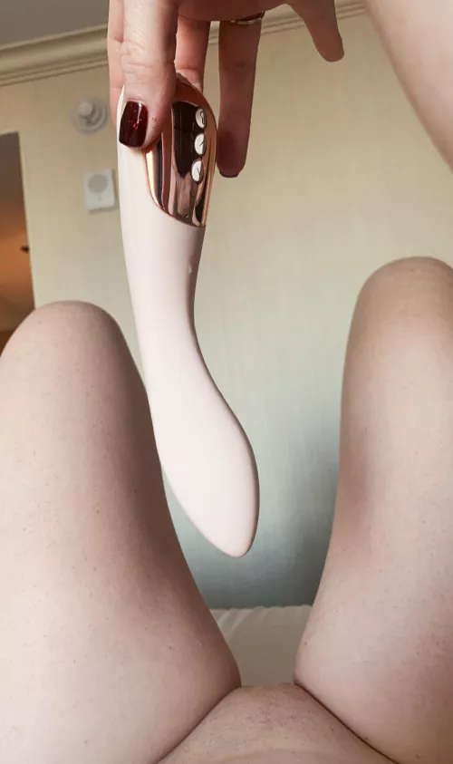 Happy Monday! How do you like my nails?