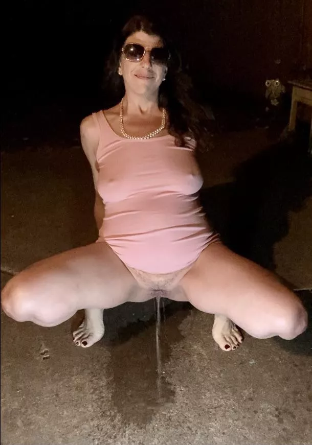 Happy thirsty Thursday, please help me try to keep my [f]eet dry