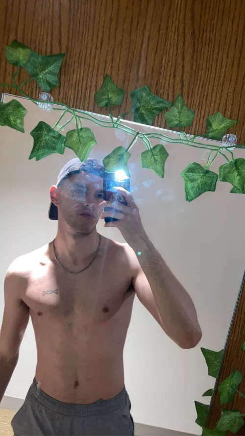 Hat bc my hair is gross today lol