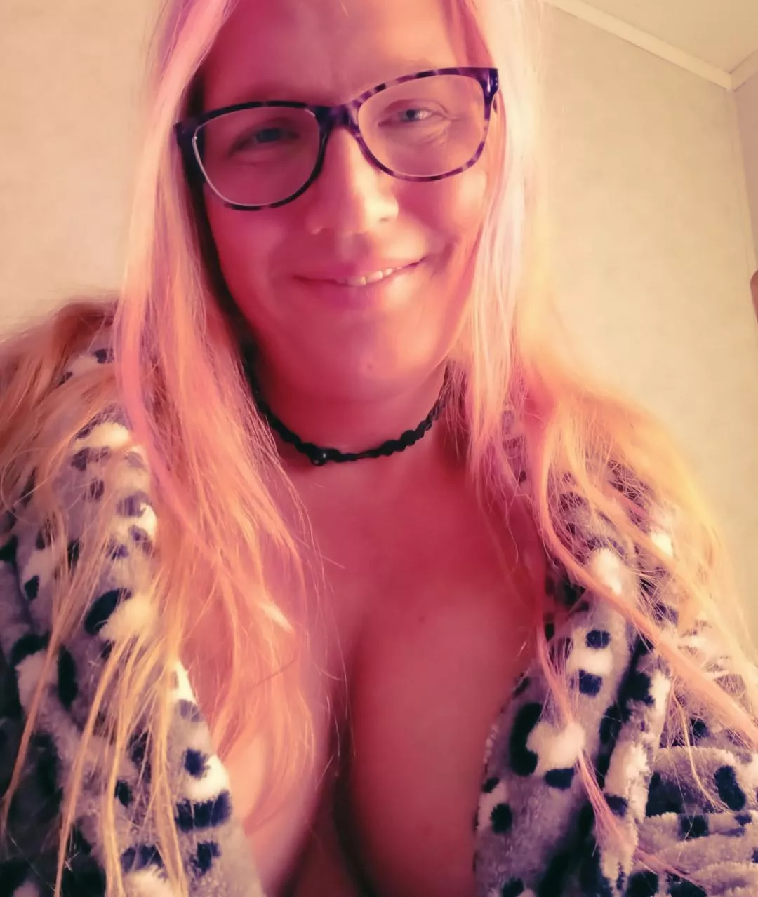 Having a cozy morning 🌄....I hope everyone has a great Hump Day, don't forget to get humped I mean isn't that the point! 🤪🐼