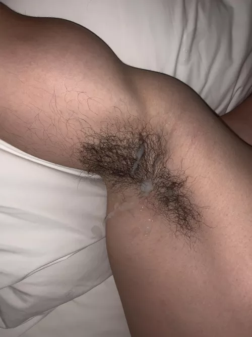 He licked it all up after blowing in my sweaty pit 😋