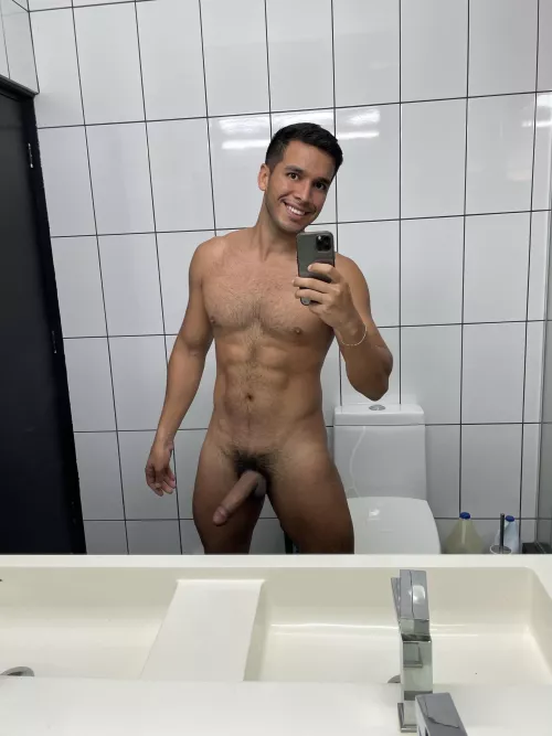 Hello, any ass that wants to fuck this cock?