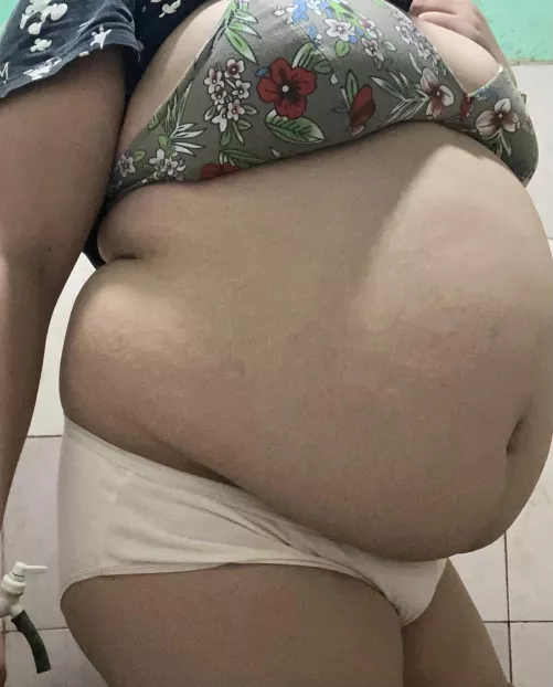 hello everyone any plans today ? you want to fatten me up? don’t shy to message me 😍🥰