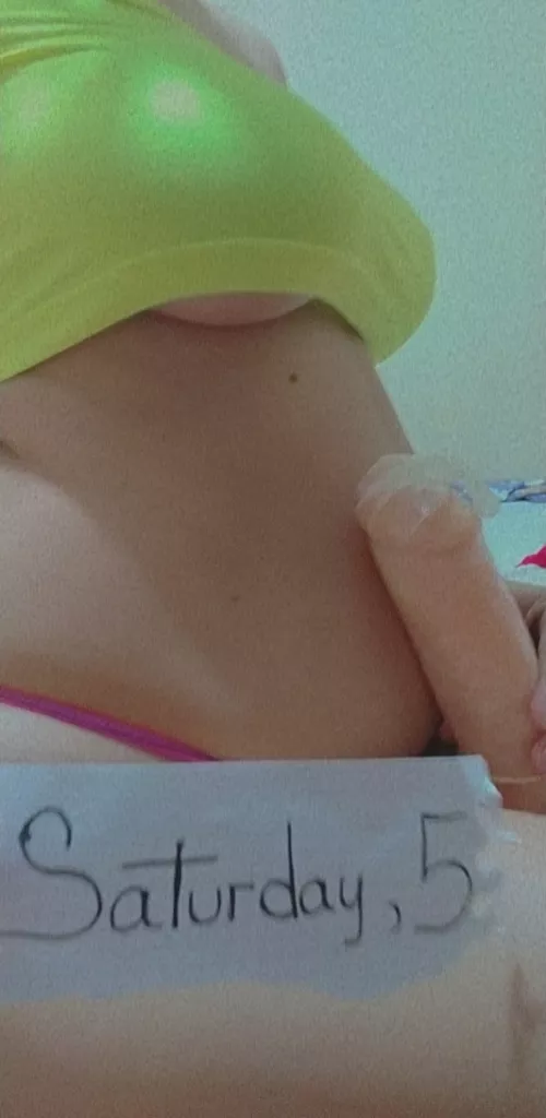 Hello love I am 20 years old I am alone in my pregnancy I want a daddy to accompany me ❤️💦🔥My snap : ale_s223 My kik: aleS203