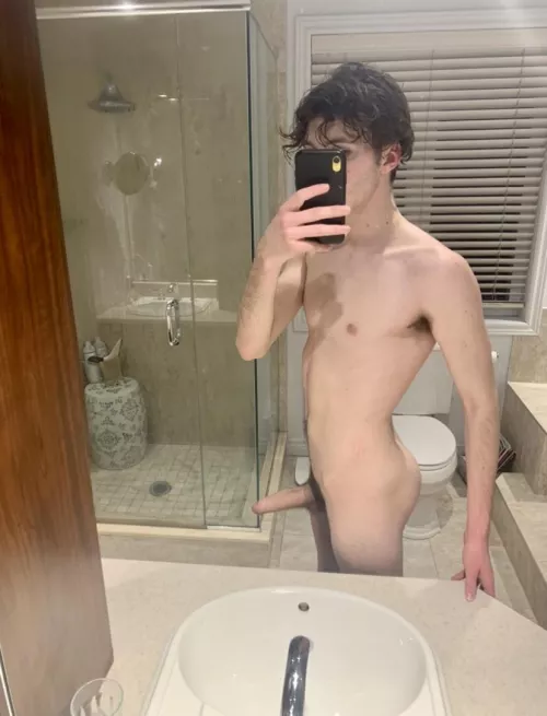 Hello to the 5 person who scroll by new :)