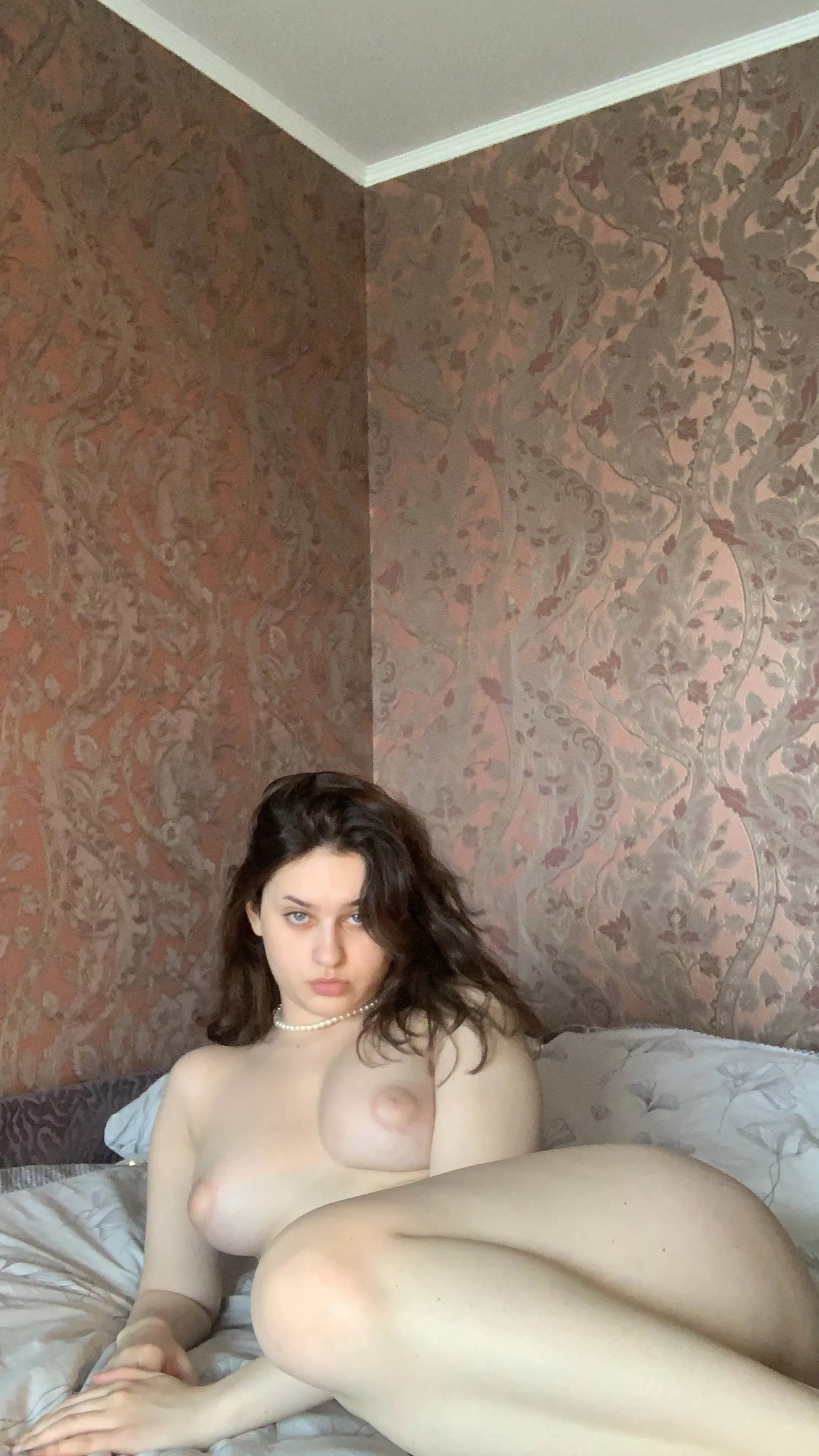 Here’s a simple nude to brighten your day | Dropped link in comments and in my profile