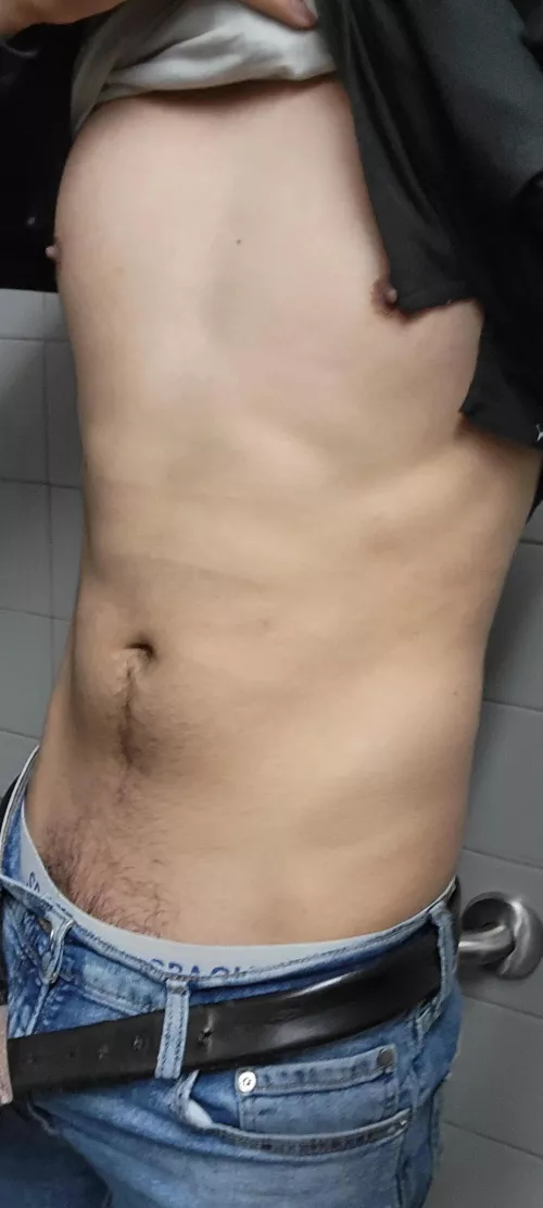 hey everyone hmu I'm horny at work first time posting here!
