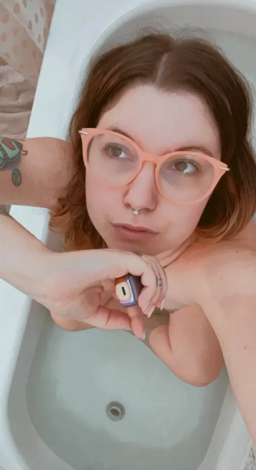 Hey I’m Francesca 😍 I’m available for sexting, customs and lives all day 😘 Cum play with me ❤️ link in the comments 😜