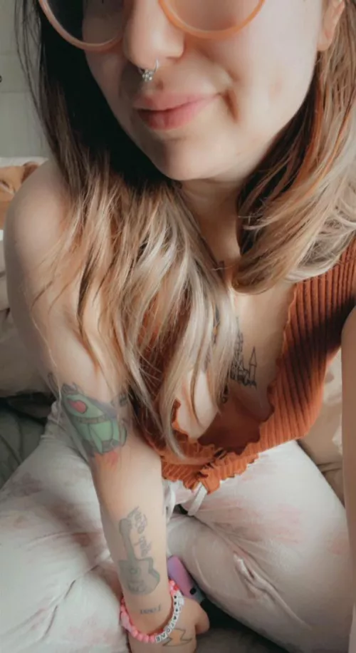 Hey I’m Francesca 😍 I’m available for sexting, customs and lives all day 😘 Cum play with me ❤️ link in the comments 😜