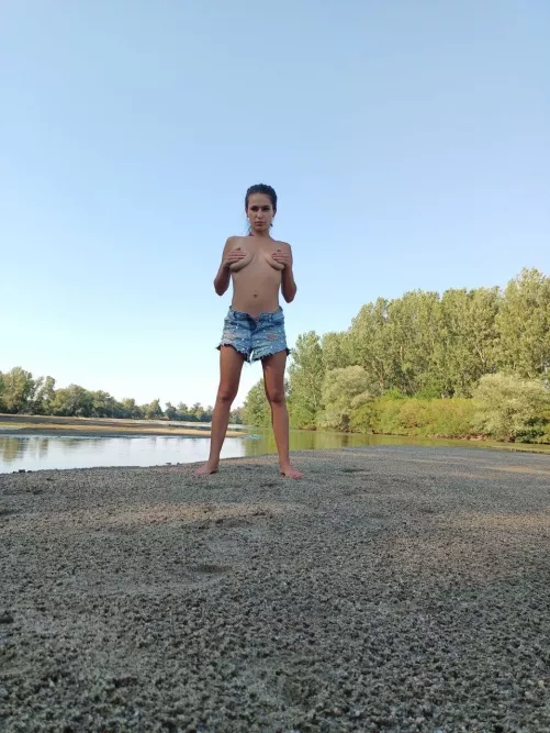 Hey, I’m Zulema, 25 I post daily Masturbation Anal/Normal Customs Kinks Dick Rates Uncensored Content