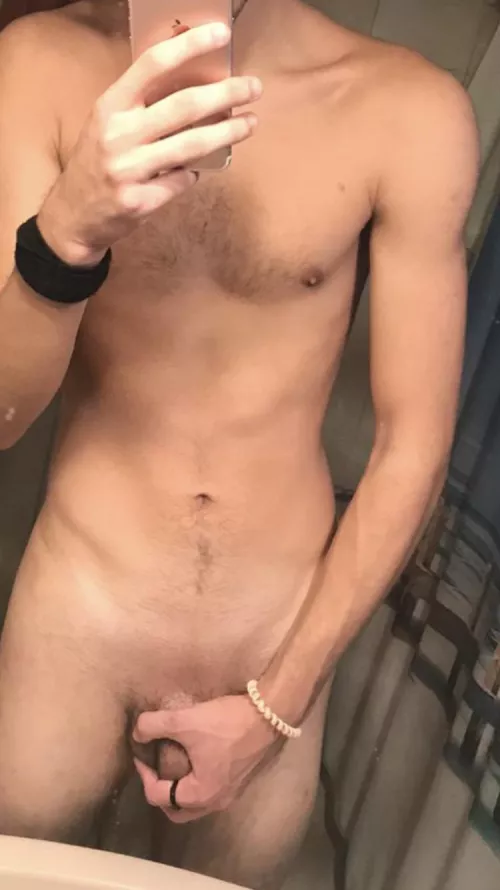 Hey m22,6’5, 169 lbs