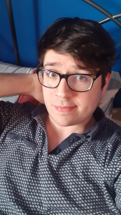 heyo boyos. me again. tell me your fav ever games. i need a new one to play.