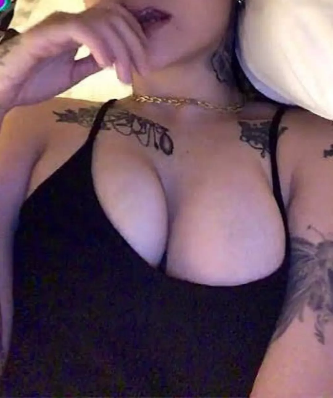 Heyy guys! I'm new babe here [Selling] ✨ PICS ✨ VIDEOS✨ SEXTING ✨ GFE ❗ I'm available on KIK/Telegram/Snapchat=> imemma98x TEXT ME❤