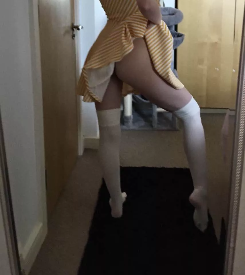 Hi😇 I’m 18 and female😇 new to onlyfans to😇 subscribe now it’s free😇 I’m still a virgin tho so nothing hardcore pls 😇 link in the comments 😇