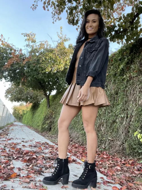 Hi! I'm Asian cutie and really want to make your cock hard now.😜😈