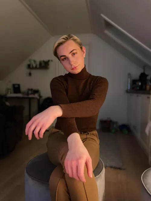 Hi✨ I’m looking for new friends to game with, I play on ps4 and pc. Some games I play are league, dbd, hunt showdown, bloodborn, and just started with elden ring☺️