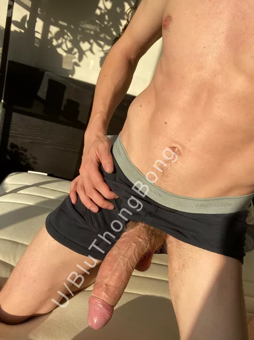 Hi, it’s late, I’m horny. Here my big dick