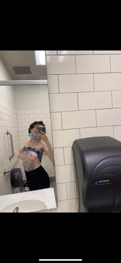 high titty pics in public bathrooms are my exact aesthetic