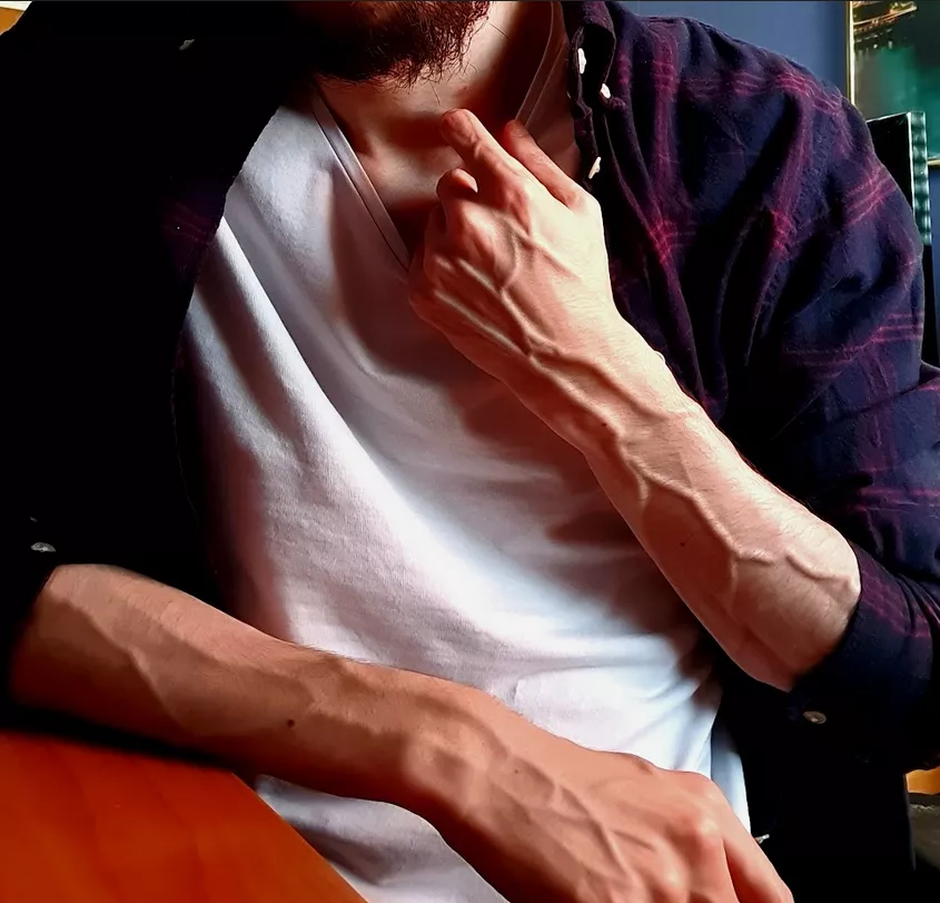 Hope you like my forearms.